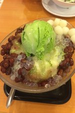 九龙港铁站 (Станция метро Коулун)