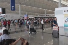 香港国际机场1号客运大楼购物区 (Торговая зона Терминала 1 аэропорта Гонконга)