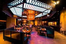 卅二公馆 (Mott 32)