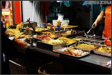 旺角小食街 (Улица закусок в Монг-Коке)